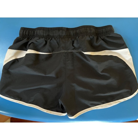 Under Armour Running Shorts Unisex Youth XL Drawstring Heat Gear Loose WhiteTrim - Picture 7 of 7